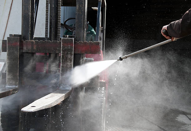 Why Choose Our Pressure Washing Services in Illinois